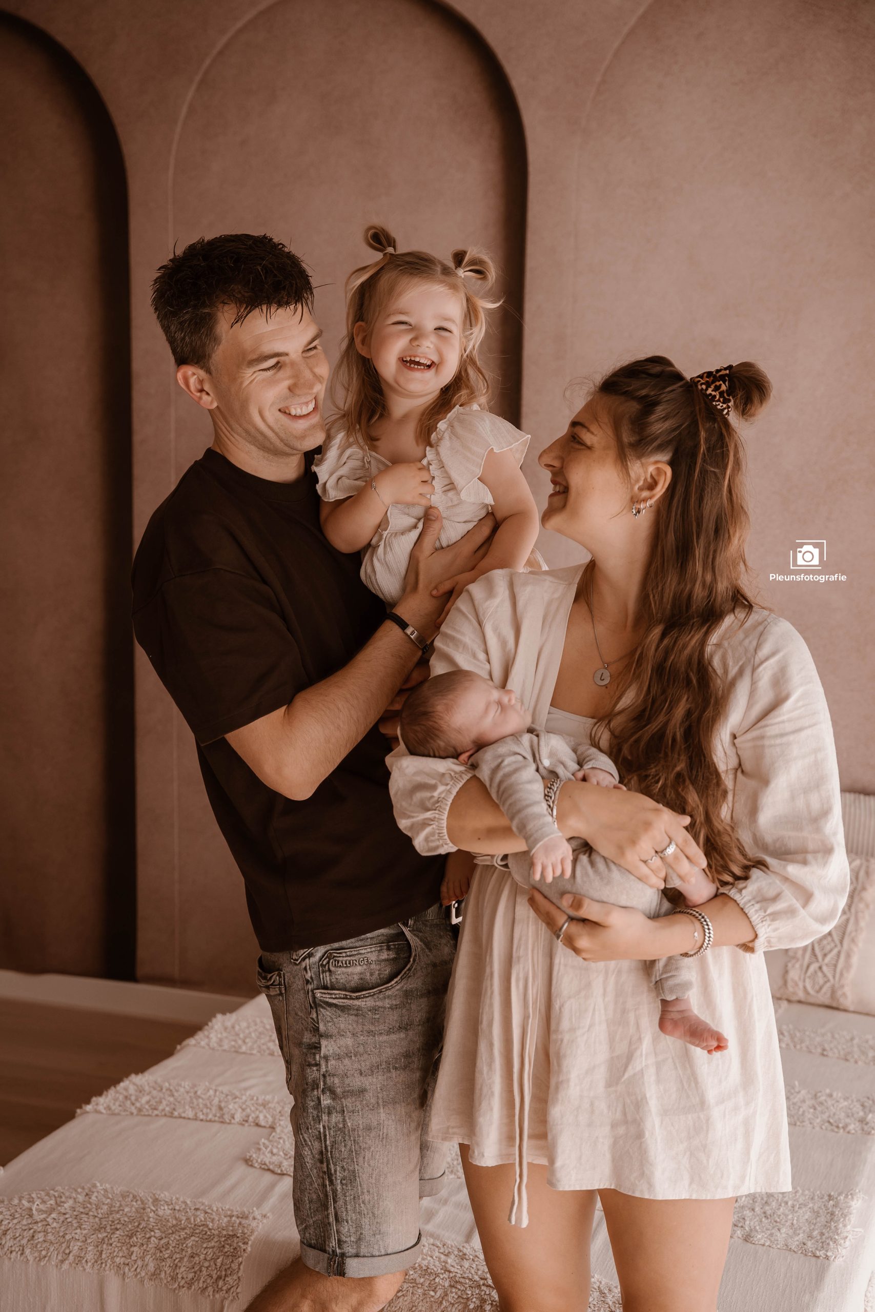 Babyshoot daglichtstudio - fotoshoot Goirle - fotograaf Brabant - newbornshoot -