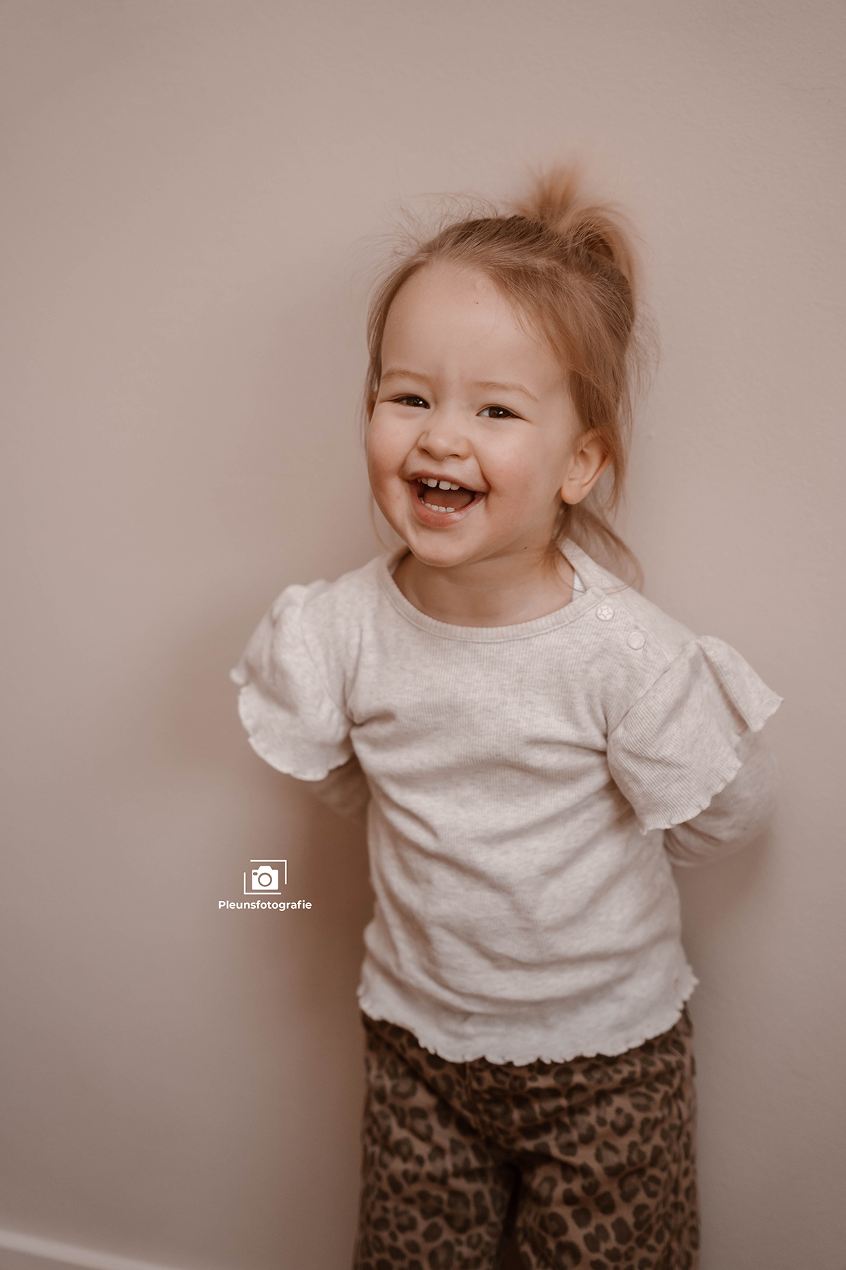 babyshoot, babyshoot aan huis, fotoshoot goirle, fotograaf goirle, fotograaf tilburg, daglichtstudio