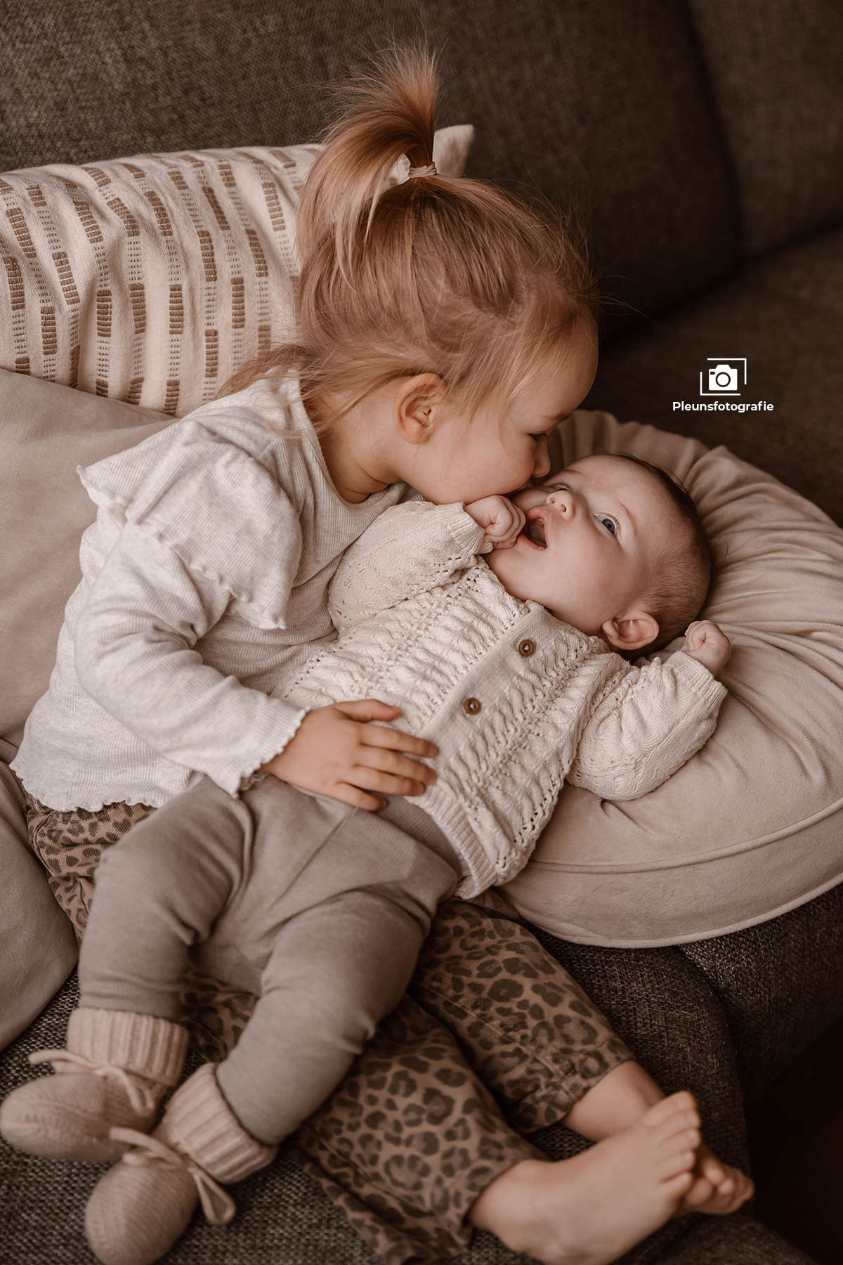 babyshoot, babyshoot aan huis, fotoshoot goirle, fotograaf goirle, fotograaf tilburg, daglichtstudio