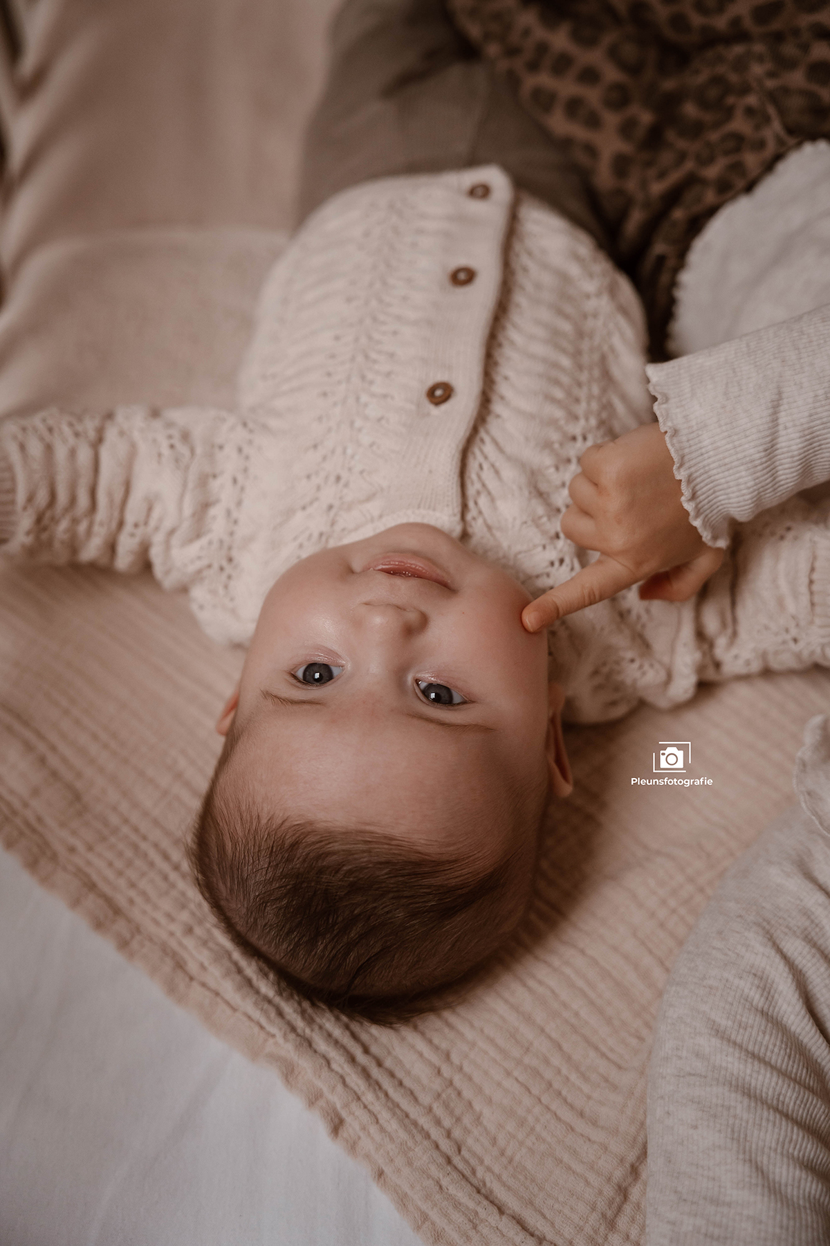 babyshoot, babyshoot aan huis, fotoshoot goirle, fotograaf goirle, fotograaf tilburg, daglichtstudio