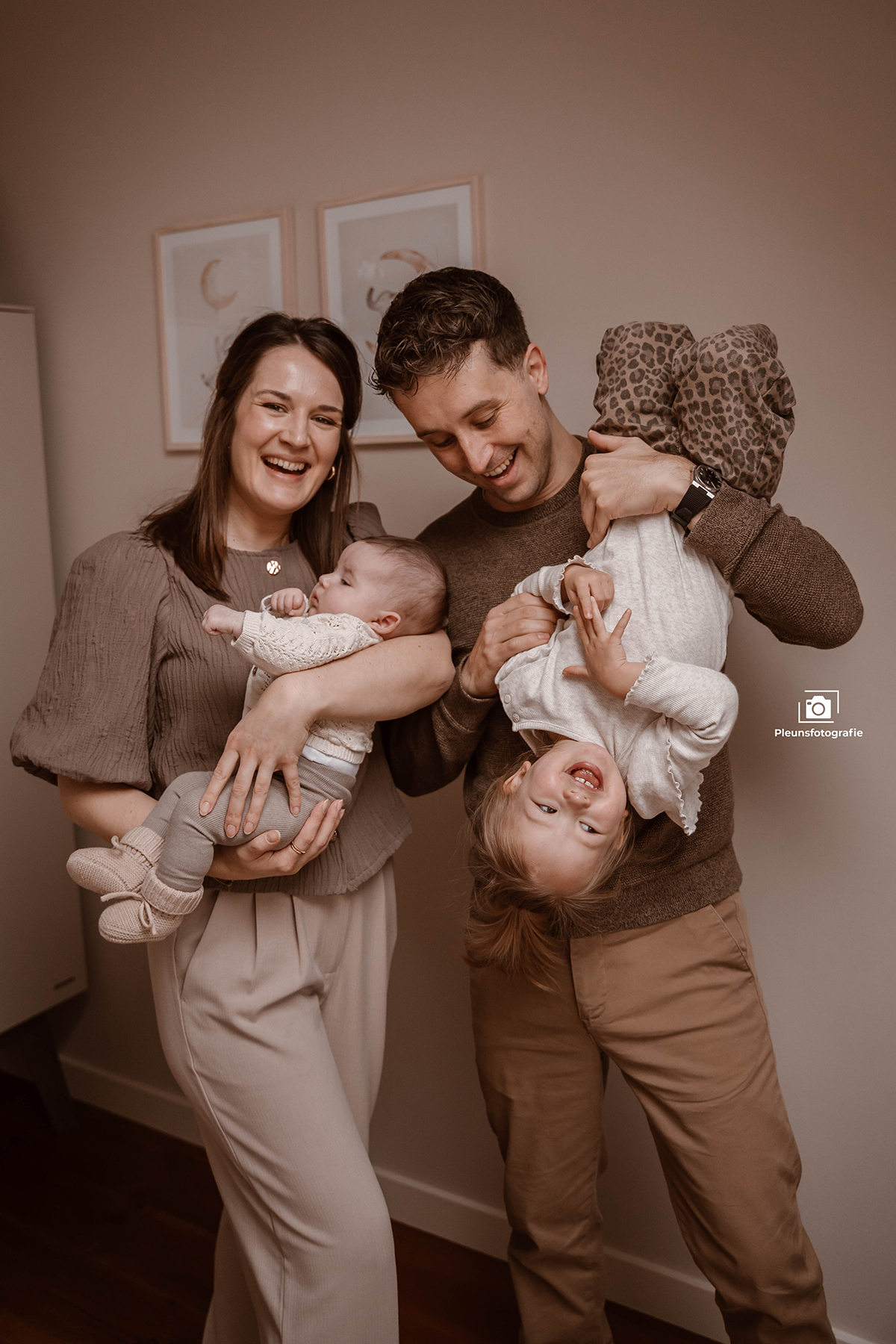 babyshoot, babyshoot aan huis, fotoshoot goirle, fotograaf goirle, fotograaf tilburg, daglichtstudio