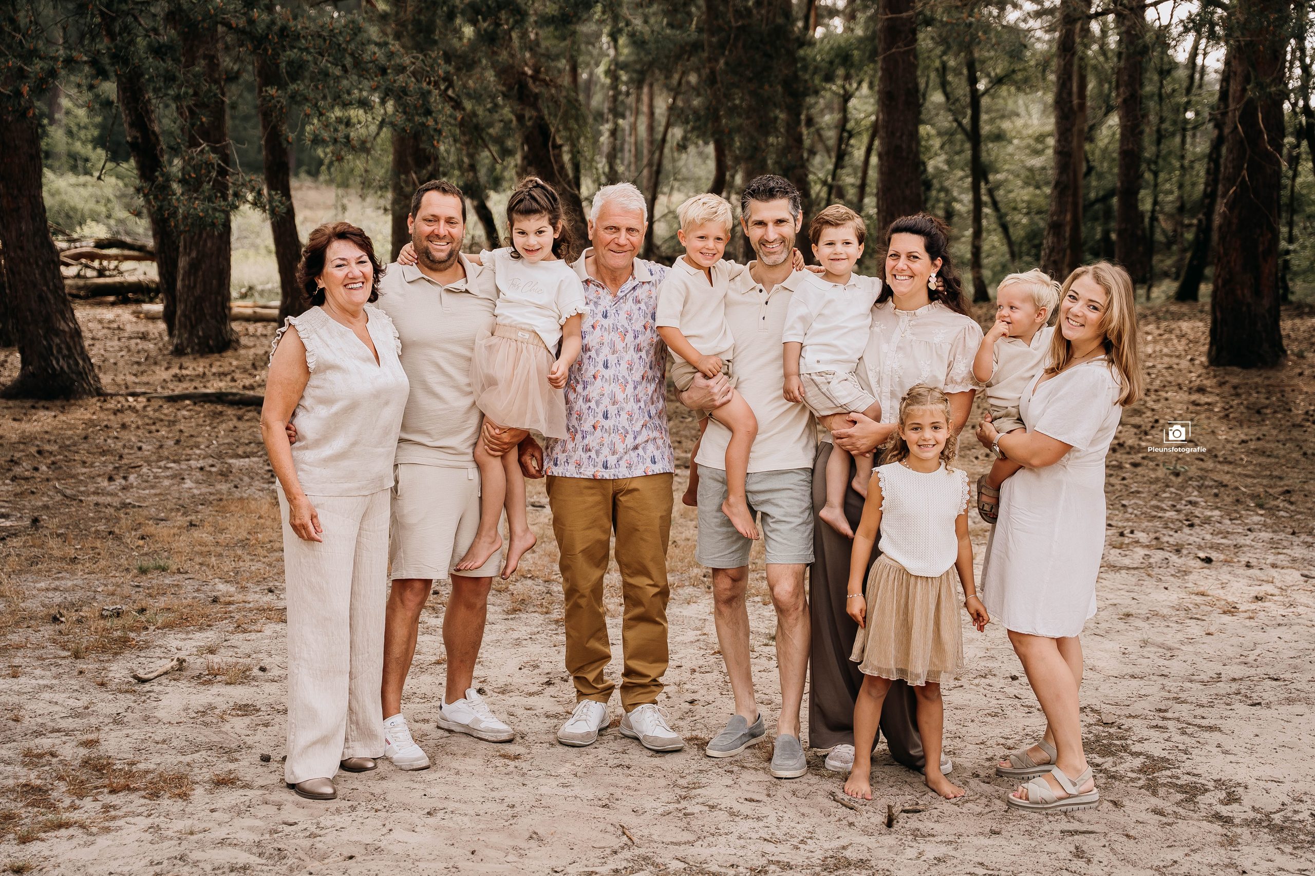 familieshoot, fotoshoot goirle, fotograaf goirle, pleunsfotografie (13)
