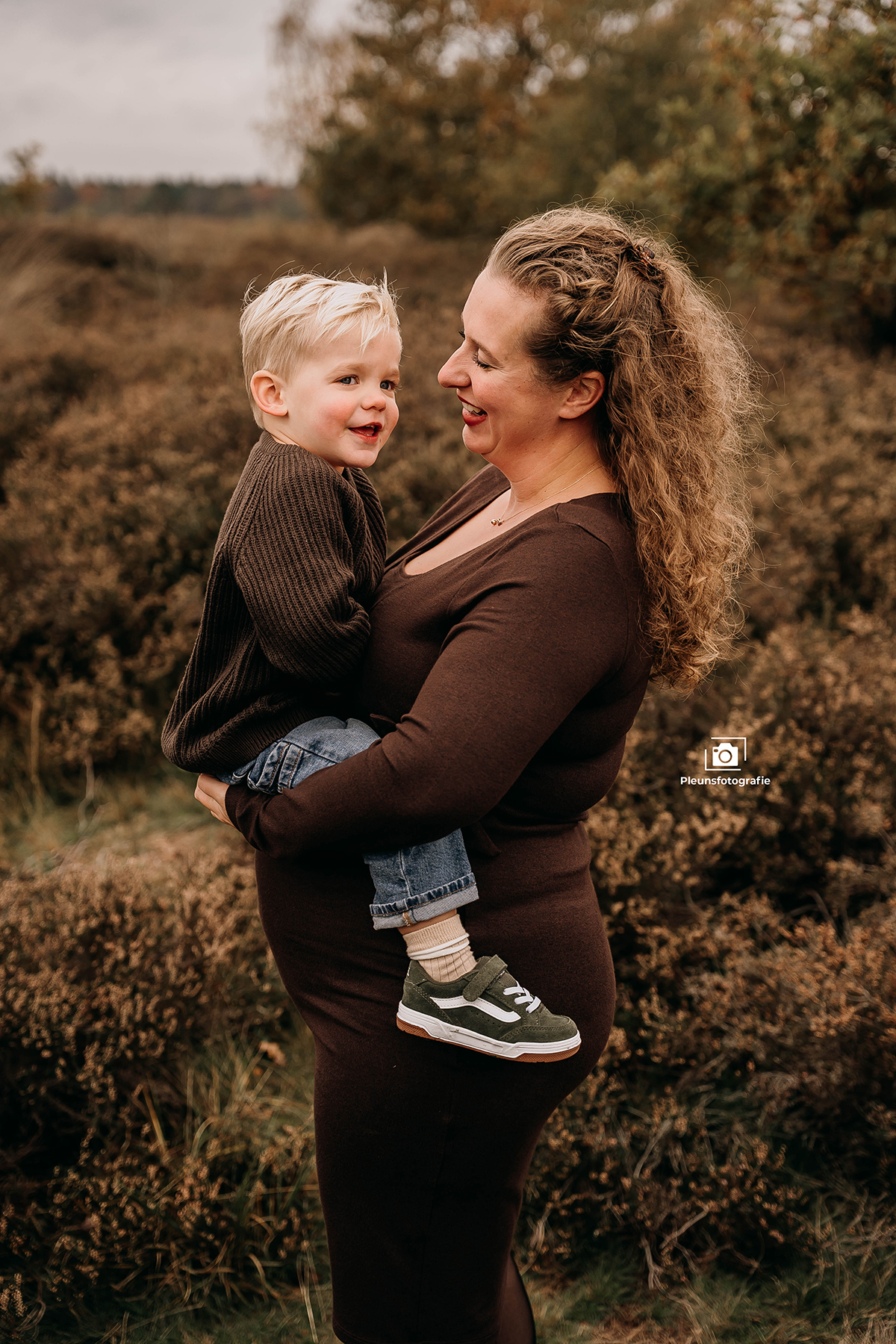 zwangerschapsshoot fotoshoot goirle fotograaf goirle pleunsfotografie gezinsshoot (10)