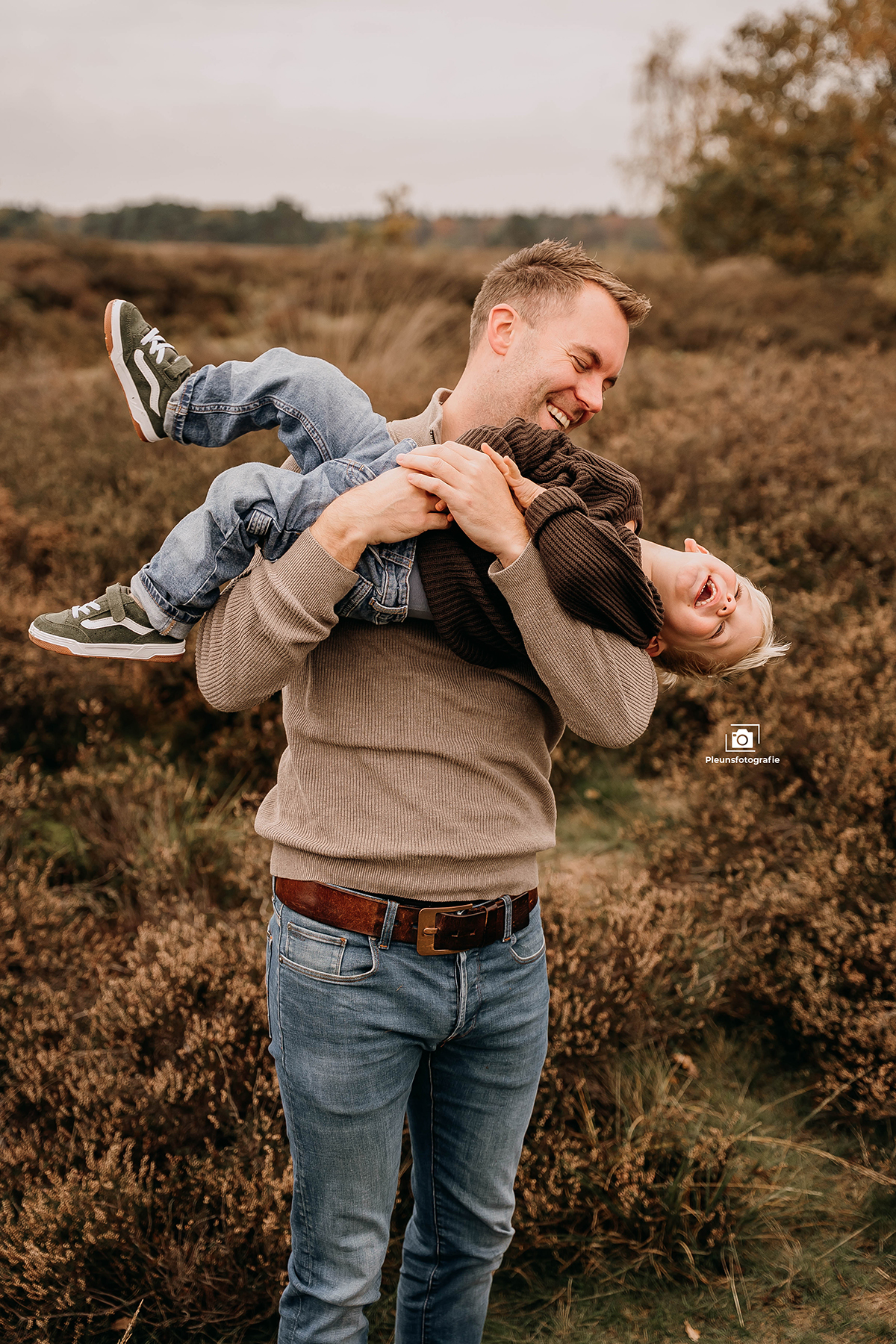 zwangerschapsshoot fotoshoot goirle fotograaf goirle pleunsfotografie gezinsshoot (15)